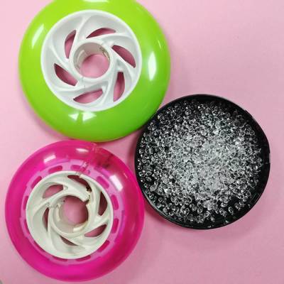 TPU Πρώτη Ύλη για Ρόδες με Καλή Σκληρότητα: Shore 74-85D για Επιλογή. Αντοχή στην Τριβή, Αντοχή στη Διάβρωση. Μεγάλη Διάρκεια Ζωής, Αντοχή σε Χαμηλές/Υψηλές Θερμοκρασίες, Καλή Επιλογή για Πατίνια.